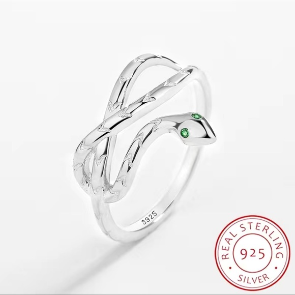 Jewelry - NWT 🐍 STAMPED .925 STERLING SILVER COILED GREEN EYES ETCHED SNAKE RING Size 8